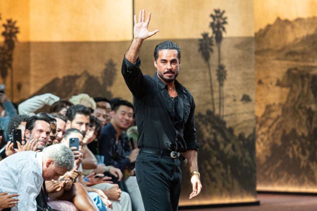 PFW Amiri Runway Menswear NB Designer Mike Amiri acknowledges the audience during the Amiri Menswear Spring Summer 2027 show as part of Paris Fashion Week on June 25, 2026 in Paris, France. Photo by Nasser Berzane ABACAPRESS.COM Paris France  Copyright: xBerzanexNasser ABACAx