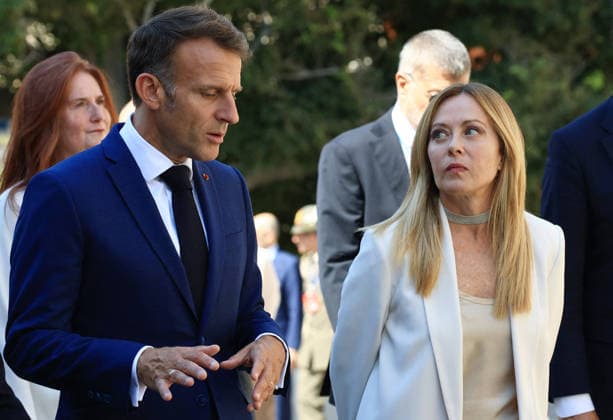 French President Emmanuel Macron welcomes Italian Prime Minister Giorgia Meloni for a visit to the Picasso Museum as part of a Franco-Italian summit in Antibes, in southern France, on June 25, 2026. Manon Cruz Pool Bestimage Antibes, France  Copyright: xManonxCruz Pool BestimagexManonxCruz Pool Bestimagex