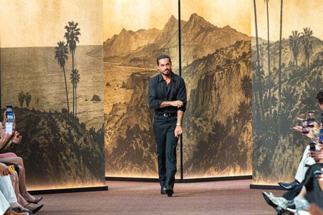 PFW Amiri Runway Menswear NB Designer Mike Amiri acknowledges the audience during the Amiri Menswear Spring Summer 2027 show as part of Paris Fashion Week on June 25, 2026 in Paris, France. Photo by Nasser Berzane ABACAPRESS.COM Paris France  Copyright: xBerzanexNasser ABACAx