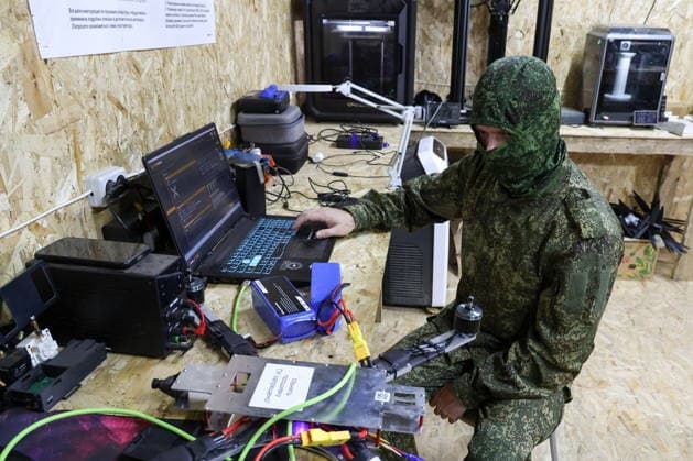 RUSSIA - JUNE 25, 2026: A serviceman of Russia s Zapad West Group of Forces is seen at an UAV production lab on the Zaporozhye front Russia  - ZUMAt113 20260625_zaa_t113_268 Copyright: xAlexanderxPolegenkox