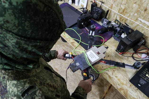 RUSSIA - JUNE 25, 2026: A serviceman of Russia s Zapad West Group of Forces is seen at an UAV production lab on the Zaporozhye front Russia  - ZUMAt113 20260625_zaa_t113_270 Copyright: xAlexanderxPolegenkox