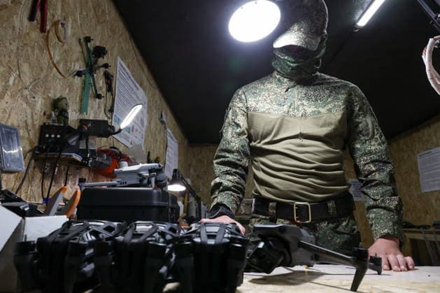 RUSSIA - JUNE 25, 2026: A serviceman of Russia s Zapad West Group of Forces is seen at an UAV production lab on the Zaporozhye front Russia  - ZUMAt113 20260625_zaa_t113_272 Copyright: xAlexanderxPolegenkox