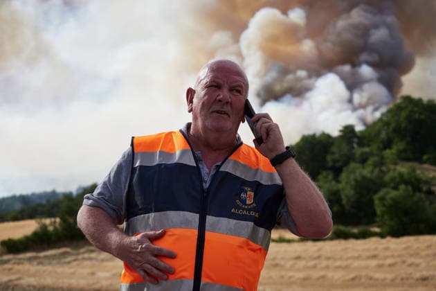 Operational Level 2 Activated Due to Fire in Ezcabarte, Navarre The mayor of the Ezcabarte Valley, Pedro Lezaun Esparza, is working to extinguish a fire on June 25, 2026, in Ezcabarte, Navarre, Spain. At 6:45 p.m., the Government of Navarre activated Operational Level 2 of the INFONA Special Civil Protection Plan for Forest Fires, based on current data regarding the progression of the forest fire taking place on the slopes of Mount San Cristóbal. The fire alert was was issued at 5:42 p.m. The fire originated in a field located on the slopes of the mountain, near kilometer marker 2.4 on the NA 4210 highway, in the municipality of Makirriain, and has spread to a pine forest area, as reported by 112 SOS Navarra. JUNE 25, 2026 FIRE EMERGENCY L  Copyright: xEduardoxSanzx 7622653