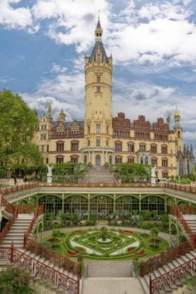 Schloss mit Orangerie Schwerin Deutschland Schwerin Castle with Orangery Germany Copyright: imageBROKER RolfxFischer iblrfi18143778.jpg