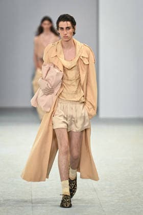 PFW - Dries Von Noten Runway in Paris FA A model walks the runway the Spring Summer 2027 collection by Belgian fashion designer Julian Klausner for Dries Von Noten during the Paris Fashion Week, on June 25, 2026. Photo by Firas Abdullah ABACAPRESS.COM Paris Ile-de-France France  Copyright: xAbdullahxFiras ABACAx