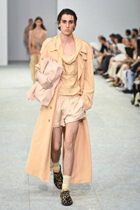 PFW - Dries Von Noten Runway in Paris FA A model walks the runway the Spring Summer 2027 collection by Belgian fashion designer Julian Klausner for Dries Von Noten during the Paris Fashion Week, on June 25, 2026. Photo by Firas Abdullah ABACAPRESS.COM Paris Ile-de-France France  Copyright: xAbdullahxFiras ABACAx