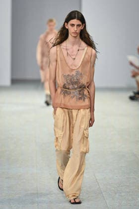 PFW - Dries Von Noten Runway in Paris FA A model walks the runway the Spring Summer 2027 collection by Belgian fashion designer Julian Klausner for Dries Von Noten during the Paris Fashion Week, on June 25, 2026. Photo by Firas Abdullah ABACAPRESS.COM Paris Ile-de-France France  Copyright: xAbdullahxFiras ABACAx