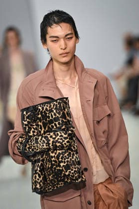 PFW - Dries Von Noten Runway in Paris FA A model walks the runway the Spring Summer 2027 collection by Belgian fashion designer Julian Klausner for Dries Von Noten during the Paris Fashion Week, on June 25, 2026. Photo by Firas Abdullah ABACAPRESS.COM Paris Ile-de-France France  Copyright: xAbdullahxFiras ABACAx