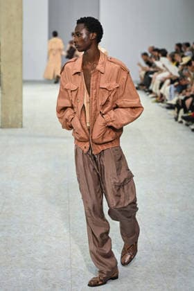 PFW - Dries Von Noten Runway in Paris FA A model walks the runway the Spring Summer 2027 collection by Belgian fashion designer Julian Klausner for Dries Von Noten during the Paris Fashion Week, on June 25, 2026. Photo by Firas Abdullah ABACAPRESS.COM Paris Ile-de-France France  Copyright: xAbdullahxFiras ABACAx