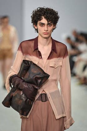 PFW - Dries Von Noten Runway in Paris FA A model walks the runway the Spring Summer 2027 collection by Belgian fashion designer Julian Klausner for Dries Von Noten during the Paris Fashion Week, on June 25, 2026. Photo by Firas Abdullah ABACAPRESS.COM Paris Ile-de-France France  Copyright: xAbdullahxFiras ABACAx