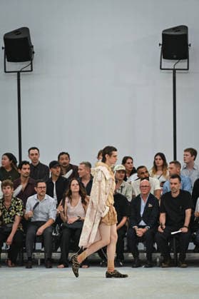 PFW - Dries Von Noten Runway in Paris FA A model walks the runway the Spring Summer 2027 collection by Belgian fashion designer Julian Klausner for Dries Von Noten during the Paris Fashion Week, on June 25, 2026. Photo by Firas Abdullah ABACAPRESS.COM Paris Ile-de-France France  Copyright: xAbdullahxFiras ABACAx