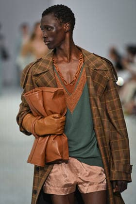 PFW - Dries Von Noten Runway in Paris FA A model walks the runway the Spring Summer 2027 collection by Belgian fashion designer Julian Klausner for Dries Von Noten during the Paris Fashion Week, on June 25, 2026. Photo by Firas Abdullah ABACAPRESS.COM Paris Ile-de-France France  Copyright: xAbdullahxFiras ABACAx