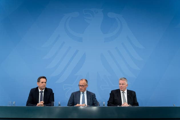 Sitzung, MPK, Berlin MPK, Berlin, Regierungschefinnen und Regierungschefs der Länder, Kanzleramt, Bundeskanzler, Friedrich Merz, Ministerpräsident, Olaf Lies, Gordon Schnieder Berlin Berlin GER *** Meeting, MPK, Berlin MPK, Berlin, Heads of State and Government of the federal states, Office of the Chancellor, Federal Chancellor, Friedrich Merz, Minister-President, Olaf Lies, Gordon Schnieder Berlin Berlin GER