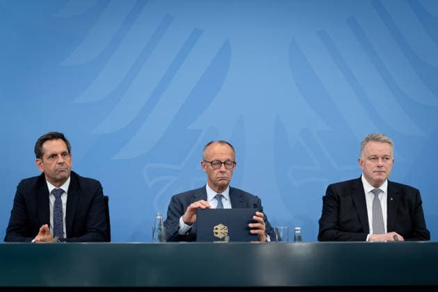 Sitzung, MPK, Berlin MPK, Berlin, Regierungschefinnen und Regierungschefs der Länder, Kanzleramt, Bundeskanzler, Friedrich Merz, Ministerpräsident, Olaf Lies, Gordon Schnieder Berlin Berlin GER *** Meeting, MPK, Berlin MPK, Berlin, Heads of State and Government of the federal states, Office of the Chancellor, Federal Chancellor, Friedrich Merz, Minister-President, Olaf Lies, Gordon Schnieder Berlin Berlin GER