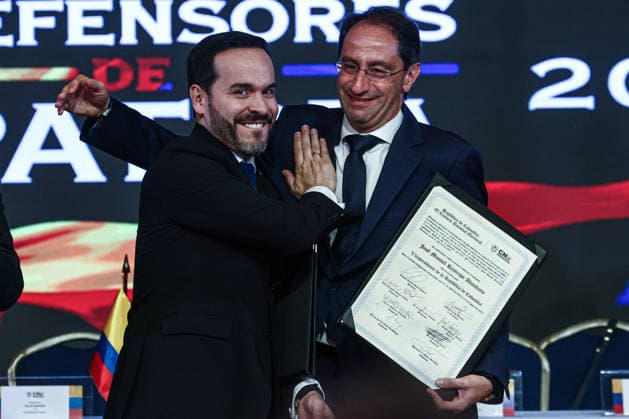 Abelardo de la Espriella officially declared Colombia s President-elect BOGOTA, COLOMBIA - JUNE 25: Colombia s President-elect Abelardo de la Espriella (L) and Vice President-elect Jose Manuel Restrepo display their official certificates during the inauguration ceremony as the new President of Colombia, in Bogota, Colombia, on June 25, 2026. Lucas Aguayo Araos Anadolu Bogota Colombia. Editorial use only. Please get in touch for any other usage.  Copyright: x2026xAnadoluxLucasxAguayoxAraosx