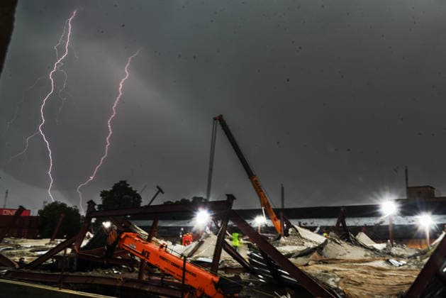 Under Construction Warehouse Collapsed In Kolkata NDRF and Army rescue personnel continue search and rescue operations for survivors and victims from the collapsed warehouse amid a heavy thunderstorm in the Taratala area of Kolkata, India, on June 25, 2026. Kolkata India  Copyright: xDebajyotixChakrabortyx originalFilename: chakraborty-notitle260625_np4CP.jpg