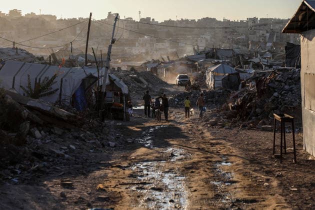 (260625) -- GAZA, June 25, 2026 -- Displaced Palestinians are pictured in Jabalia refugee camp, northern Gaza Strip, on June 23, 2026. (Photo by Xinhua) MIDEAST-GAZA CITY-REFUGEE CAMP RizekxAbdeljawad 