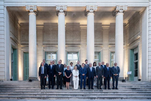 36th Franco-Italian Summit - Antibes Italian Prime Minister Giorgia Meloni and French President Emmanuel Macron with French ministers and Italian ministers on a family picture during the 36th Franco-Italian Summit in Antibes, France, on June 25, 2026. Photo by Laurent Coust ABACAPRESS.COM Antibes France  Copyright: xCoustxLaurent ABACAx