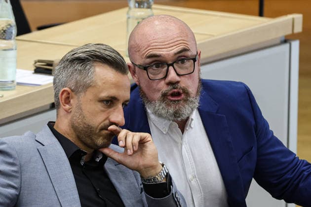Fraktionsvorsitzender Ulrich Siegmund (AfD, Sachsen Anhalt) und Dr. Hans Thomas Tillschneider (AfD) - Landtagssitzung im Landtag von Sachsen Anhalt in Magdeburg *** Ulrich Siegmund, AfD Caucus Chair, Saxony-Anhalt, and Dr. Hans Thomas Tillschneider, AfD, at a state legislative session in the Saxony-Anhalt State Parliament in Magdeburg