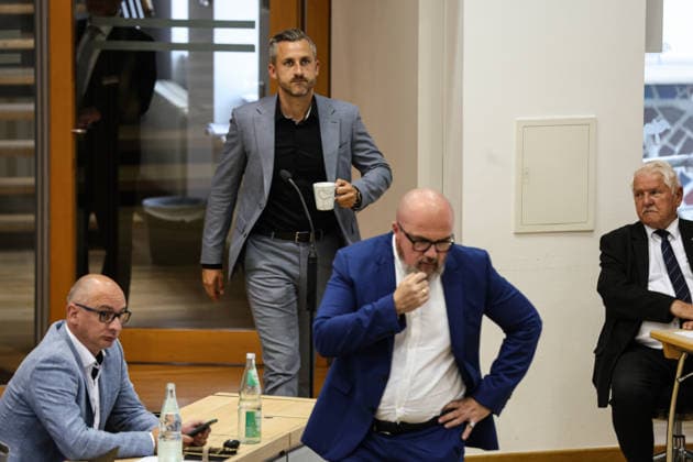 Fraktionsvorsitzender Ulrich Siegmund (AfD, Sachsen Anhalt) und Dr. Hans Thomas Tillschneider (AfD) - Landtagssitzung im Landtag von Sachsen Anhalt in Magdeburg *** Ulrich Siegmund, AfD Caucus Chair, Saxony-Anhalt, and Dr. Hans Thomas Tillschneider, AfD, at a state legislative session in the Saxony-Anhalt State Parliament in Magdeburg