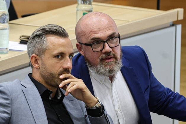 Fraktionsvorsitzender Ulrich Siegmund (AfD, Sachsen Anhalt) und Dr. Hans Thomas Tillschneider (AfD) - Landtagssitzung im Landtag von Sachsen Anhalt in Magdeburg *** Ulrich Siegmund, AfD Caucus Chair, Saxony-Anhalt, and Dr. Hans Thomas Tillschneider, AfD, at a state legislative session in the Saxony-Anhalt State Parliament in Magdeburg