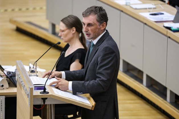 Bildungsminister Jan Riedel (CDU,Sachsen Anhalt) - Landtagssitzung im Landtag von Sachsen Anhalt in Magdeburg *** Education Minister Jan Riedel (CDU), Saxony-Anhalt State Parliament session at the Saxony-Anhalt State Parliament in Magdeburg