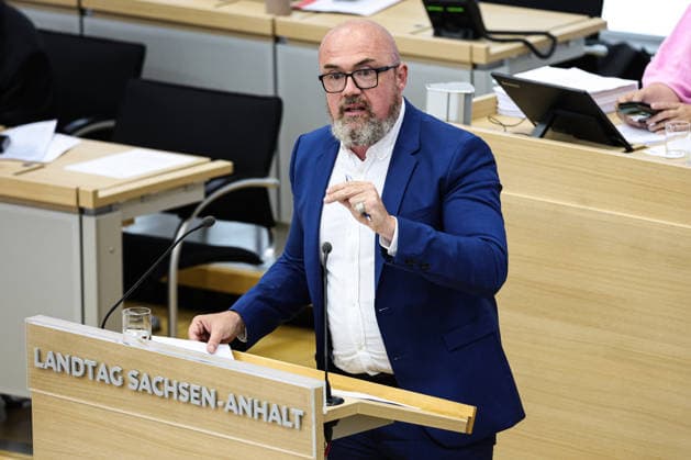 Dr. Hans Thomas Tillschneider (AfD) - Landtagssitzung im Landtag von Sachsen Anhalt in Magdeburg *** Dr. Hans Thomas Tillschneider, AfD, State Parliament Session at the State Parliament of Saxony-Anhalt in Magdeburg
