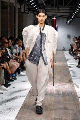 (260625) -- PARIS, June 25, 2026 -- A model presents a creation from the menswear Spring Summer 2027 collections by Yohji Yamamoto during the Men Paris Fashion Week, in Paris, France, on June 25, 2026. ( Handout via Xinhua) FRANCE-PARIS-MEN FASHION WEEK-YOHJI YAMAMOTO MeetEurope 