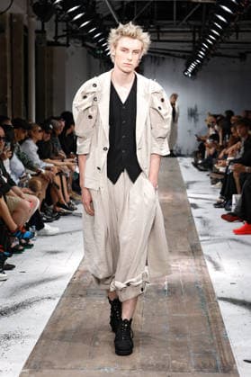 (260625) -- PARIS, June 25, 2026 -- A model presents a creation from the menswear Spring Summer 2027 collections by Yohji Yamamoto during the Men Paris Fashion Week, in Paris, France, on June 25, 2026. ( Handout via Xinhua) FRANCE-PARIS-MEN FASHION WEEK-YOHJI YAMAMOTO MeetEurope 