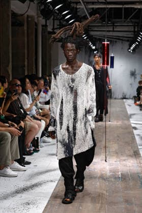 (260625) -- PARIS, June 25, 2026 -- Models present creations from the menswear Spring Summer 2027 collections by Yohji Yamamoto during the Men Paris Fashion Week, in Paris, France, on June 25, 2026. ( Handout via Xinhua) FRANCE-PARIS-MEN FASHION WEEK-YOHJI YAMAMOTO MeetEurope 