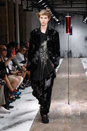 (260625) -- PARIS, June 25, 2026 -- A model presents a creation from the menswear Spring Summer 2027 collections by Yohji Yamamoto during the Men Paris Fashion Week, in Paris, France, on June 25, 2026. ( Handout via Xinhua) FRANCE-PARIS-MEN FASHION WEEK-YOHJI YAMAMOTO MeetEurope 