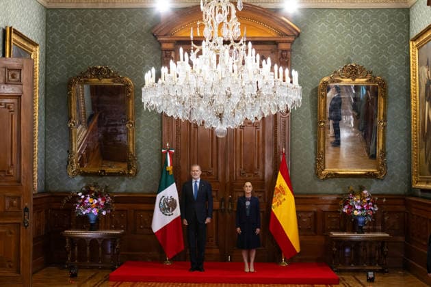 June 25, 2026, Mexico City, Mexico: Mexican President CLAUDIA SHEINBAUM PARDO welcomed KING FELIPE VI of Spain to the National Palace during the monarchs first official visit to Mexico in more than seven years and his first meeting with the current federal administration. The private meeting took place before the King traveled to Guadalajara to attend the 2026 FIFA World Cup match between Spain and Uruguay. Mexico City Mexico - ZUMAl178 20260625_znp_l178_002 Copyright: xCristianxLeyvax