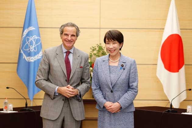 June 26, 2026, Tokyo, Japan: (L to R) Rafael Mariano Grossi Director General of the International Atomic Energy Agency (IAEA) poses for a photo with Japanese Prime Minister Sanae Takaichi during a courtesy visit to Takaichi at the prime minister s office in Tokyo. Tokyo Japan - ZUMAm191 20260626_aap_m191_003 Copyright: xRodrigoxReyesxMarinx