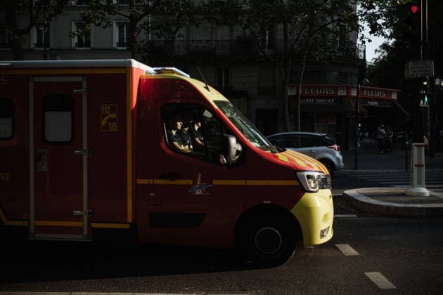 Paris Swelters Under A Historic Heatwave A fire department medical rescue vehicle drives along a street in Paris, France, on June 25, 2026, as the city experiences an extreme heatwave and is placed under a red heatwave alert. Paris France  Copyright: xSamuelxBoivinx originalFilename: boivin-notitle260625_npxHh.jpg
