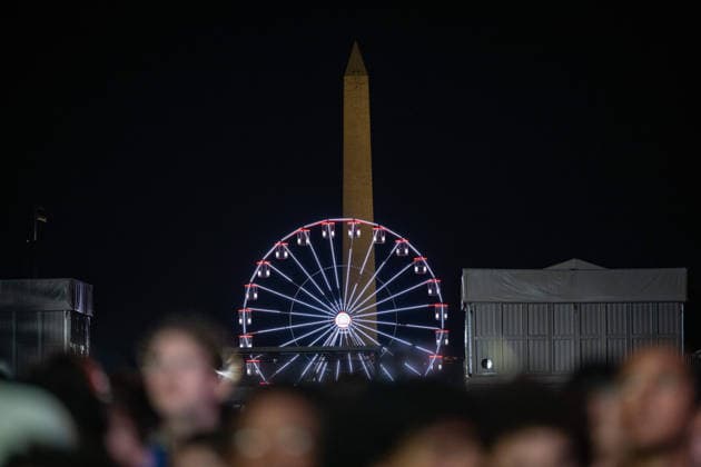 June 25, 2026, Washington, District Of Columbia, United States: A Ferris wheel at the Great American State Fair is seen with the Washington Monument in the background on the National Mall in Washington, D.C. The fair is part of the Freedom 250 kickoff celebration marking the launch of the White House-led initiative commemorating the upcoming 250th anniversary of the United States. Washington United States - ZUMAk206 20260625_znp_k206_042 Copyright: xMattxKaminskyx