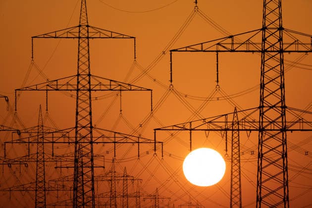 June 26, 2026, Frankfurt, Hesse, Germany: The sun rises behind power lines during a heatwave in Frankfurt am Main, Germany. Frankfurt Germany - ZUMAb332 20260626_zip_b332_004 Copyright: xMatiasxBasualdox