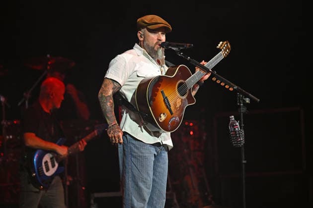Zac Brown performing at British Airways ARC in London LONDON, ENGLAND - JUNE 25: Zac Brown performing at British Airways ARC, Olympia on June 25, 2026 in London, England CAP MAR MAR Great Britain UK Copyright: xMartinxHarris CapitalxPicturesx