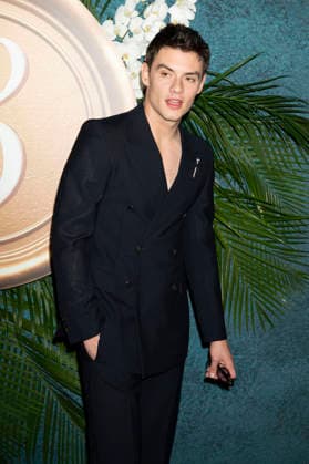 Louis Partridge bei der Weltpremiere des Netflix-Films Enola Holmes 3 im Plaza Hotel. New York, 25.06.2026 *** Louis Partridge at the world premiere of the Netflix film *Enola Holmes 3* at the Plaza Hotel in New York, June 25, 2026 Foto:xJ.xShorex xFuturexImagex holmes_6633