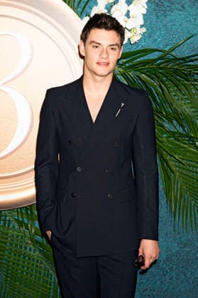 Louis Partridge bei der Weltpremiere des Netflix-Films Enola Holmes 3 im Plaza Hotel. New York, 25.06.2026 *** Louis Partridge at the world premiere of the Netflix film *Enola Holmes 3* at the Plaza Hotel in New York, June 25, 2026 Foto:xJ.xShorex xFuturexImagex holmes_6634