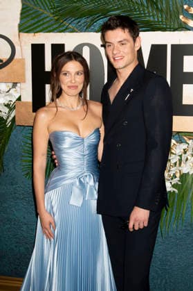 Millie Bobby Brown und Louis Partridge bei der Weltpremiere des Netflix-Films Enola Holmes 3 im Plaza Hotel. New York, 25.06.2026 *** Millie Bobby Brown and Louis Partridge at the world premiere of the Netflix film *Enola Holmes 3* at the Plaza Hotel in New York, June 25, 2026 Foto:xJ.xShorex xFuturexImagex holmes_6638