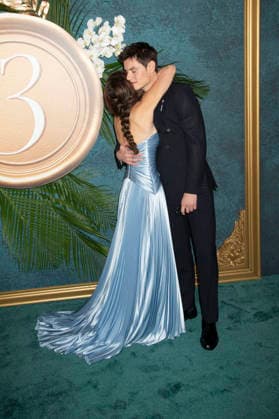 Millie Bobby Brown und Louis Partridge bei der Weltpremiere des Netflix-Films Enola Holmes 3 im Plaza Hotel. New York, 25.06.2026 *** Millie Bobby Brown and Louis Partridge at the world premiere of the Netflix film *Enola Holmes 3* at the Plaza Hotel in New York, June 25, 2026 Foto:xJ.xShorex xFuturexImagex holmes_6645