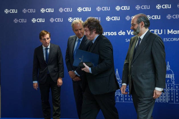 Javier Milei Attends the Presentation of the CEU María Cristina Summer Courses. Argentine President Javier Milei 2d, accompanied by Madrid Mayor José Luis Martínez Almeida i and the director of the Summer Courses, Benigno Pendás, during the presentation of the CEU María Cristina Summer Courses at CEU San Pablo University on June 26, 2026, in Madrid, Spain. The second edition of the CEU María Cristina Summer Courses is a high-level academic and cultural forum organized by the San Pablo CEU University Foundation and CEU CEFAS, taking place from June 30 to July 15, 2026, in the historic setting of the Royal Escorial María Cristina University Center in San Lorenzo de El Escorial June 26, 2026 Madrid, Spain  Copyright: xMatiasxChiofalox 7623708