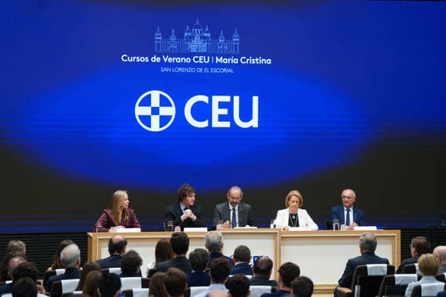 Javier Milei Attends the Presentation of the CEU María Cristina Summer Courses. Argentine President Javier Milei 2i, accompanied by the president of the San Pablo CEU University Foundation and Grand Chancellor, Alfonso Bullón de Mendoza c, and the rector of CEU San Pablo University, Rosa Visiedo 2d, during the presentation of the CEU María Cristina Summer Courses at CEU San Pablo University on June 26, 2026, in Madrid, Spain. The second edition of the CEU María Cristina Summer Courses is a high-level academic and cultural forum organized by the San Pablo CEU University Foundation and CEU CEFAS, to be held from June 30 to July 15, 2026, in the historic setting of the Royal Escorial María Cristina University Center in San Lorenzo de El Escor  Copyright: xMatiasxChiofalox 7623811
