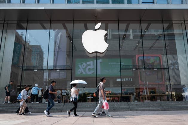 Apple Products Raise Prices Pedestrians pass by the Apple flagship store in Shanghai, China on June 26, 2026. Shanghai Shanghai China  Copyright: xCFOTOx i1782494100922