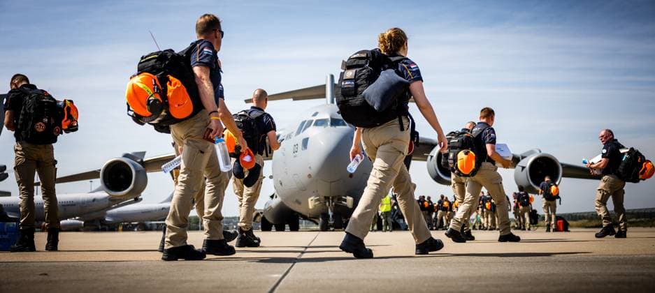 EINDHOVEN - A Dutch rescue team is departing from Eindhoven Air Base for Venezuela to provide aid following the earthquakes that struck the country. The Urban Search and Rescue team is heading there with 65 rescue workers, eight dogs, and equipment. ROB ENGELAAR ANP netherlands out - belgium out  Copyright: xx x562040984x originalFilename: 562040984.jpg