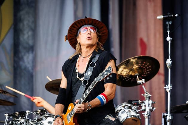 Alice Cooper live at Tons of Rock 2026 Oslo, Norway. 25th, June 2026. The American singer Alice Cooper performs a live concert during the Norwegian music festival Tons of Rock 2026 in Oslo. Here live band member and guitarist Ryan Roxie is seen live on stage. Norway, Oslo  Copyright: xGonzalesxPhoto KetilxMartinsenx