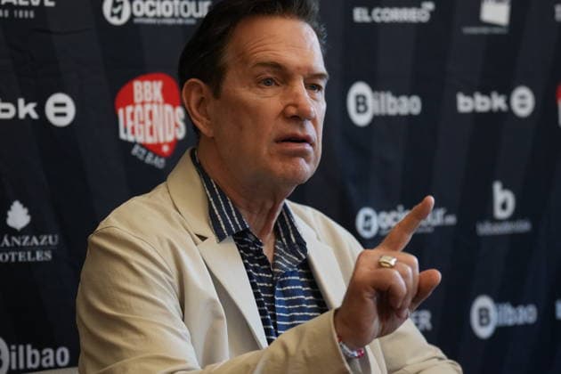 Press conference with singer Chris Isaak at the Carlton Hotel in Bilbao American singer-songwriter Chris Isaak during a press conference on June 26, 2026, in Bilbao, Biscay, Basque Country, Spain. This press conference, held in the ballrooms of the historic Carlton Hotel in Bilbao, served to reveal the details of his musical performance as one of the major headliners of the new edition of the BBK Legends festival, reviewing his career in rockabilly and his most iconic songs. JUNE 26, 2026 H Bilbao, Biscay, Basque Country Bilbao, Biscay, Basque Country, Spain  Copyright: xH.Bilbaox 7624506