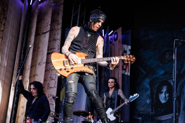 Alice Cooper live at Tons of Rock 2026 Oslo, Norway. 25th, June 2026. The American singer Alice Cooper performs a live concert during the Norwegian music festival Tons of Rock 2026 in Oslo. Here live band member and guitarist Tommy Henriksen is seen live on stage. Norway, Oslo  Copyright: xGonzalesxPhoto KetilxMartinsenx