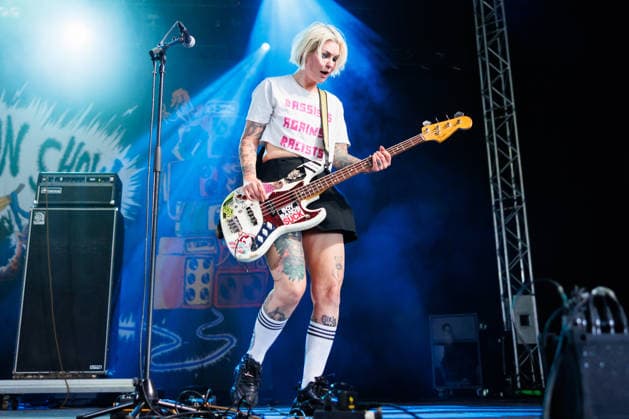 The Baboon Show live at Tons of Rock 2026 Oslo, Norway. 25th, June 2026. The Swedish punk band The Baboon Show performs a live concert during the Norwegian music festival Tons of Rock 2026 in Oslo. Here bass player Frida Stahl is seen live on stage. Norway, Oslo  Copyright: xGonzalesxPhoto KetilxMartinsenx