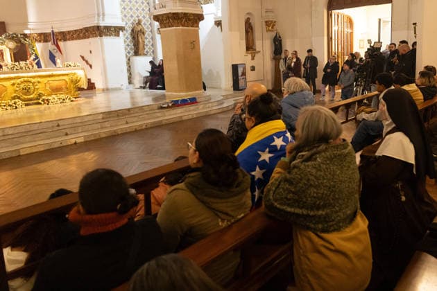 June 26, 2026, Buenos Aires, Buenos Aires, Argentina: Members of the Venezuelan community in Argentina attend a Mass to pray for the victims of the earthquake. Buenos Aires Argentina  - ZUMAp265 20260626_zip_p265_006 Copyright: xDelfinaxCorberaxPix